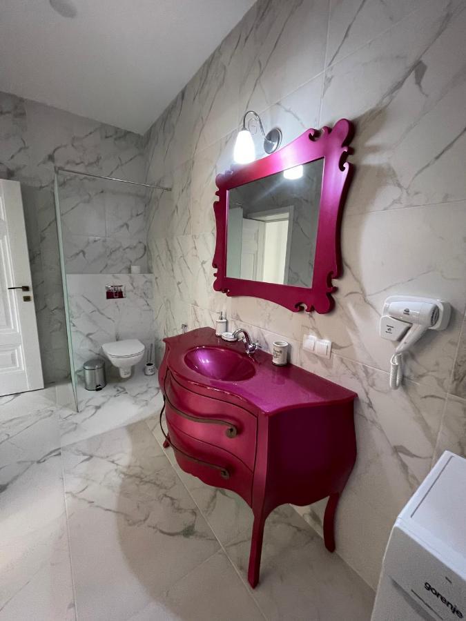 Boutique Hotel Enjoy แซร์เกเยฟกา ภายนอก รูปภาพ